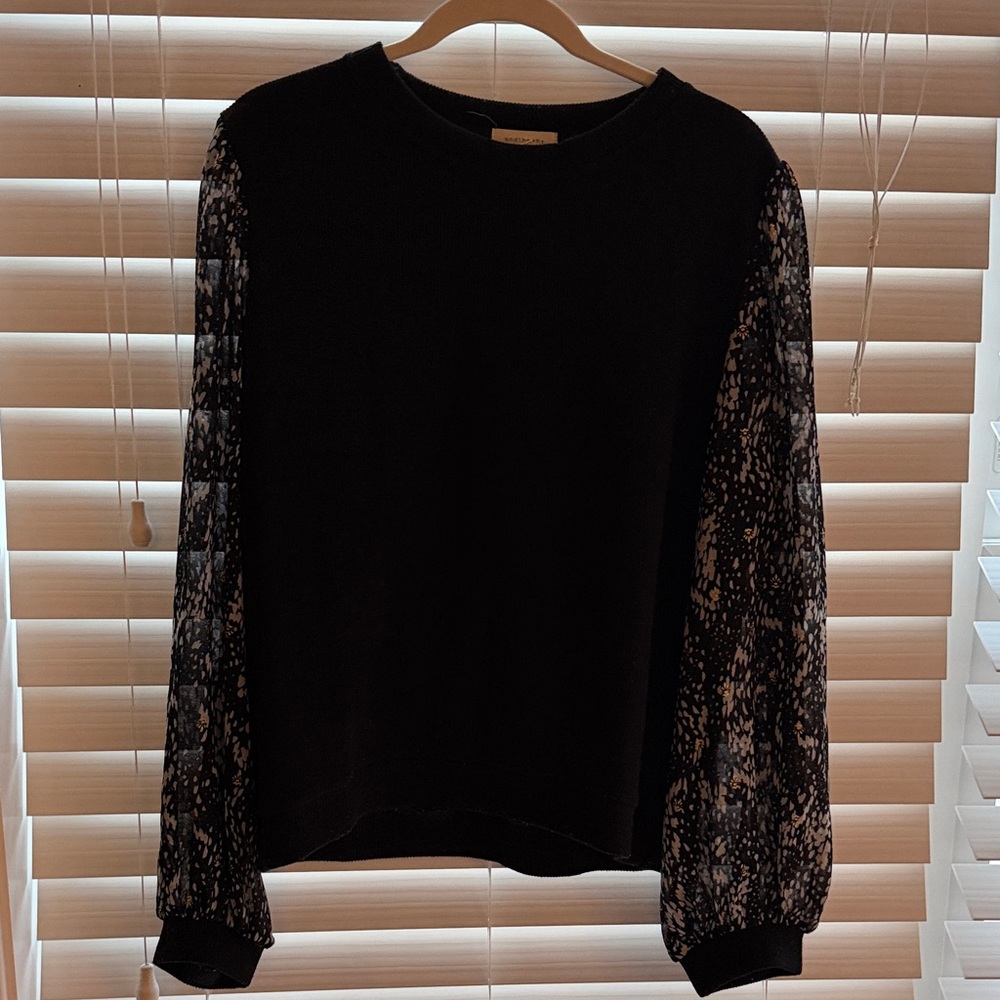 Chic Black Lace Sleeve Sweatshirt